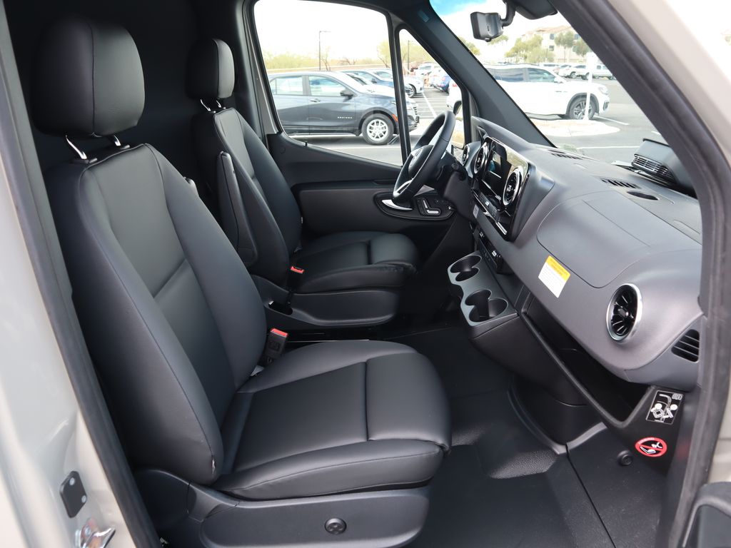 Thumbnail: 2025 Mercedes-Benz Sprinter - 22