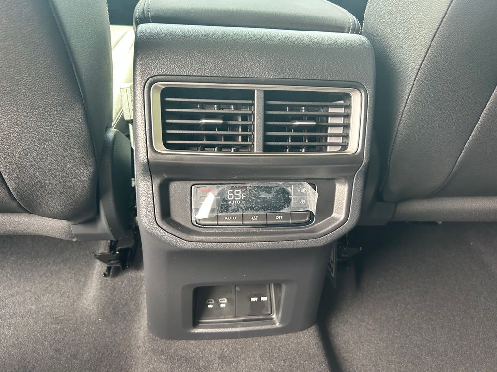 New 2026 Silver Mist Metallic Volkswagen 2.0T SE image 41
