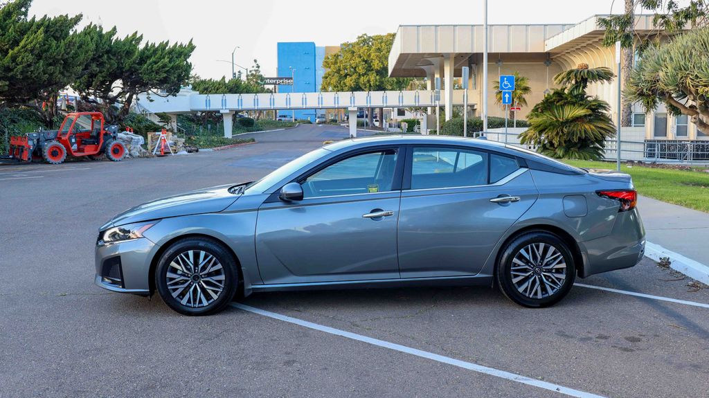 Used 2023 Nissan Altima 2.5 SV 4D Sedan