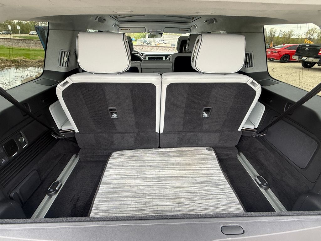 Rivian R1S