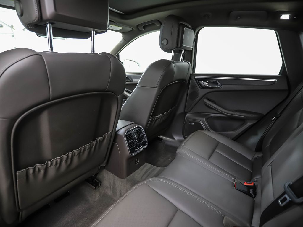 Thumbnail: 2021 Porsche Macan - 20