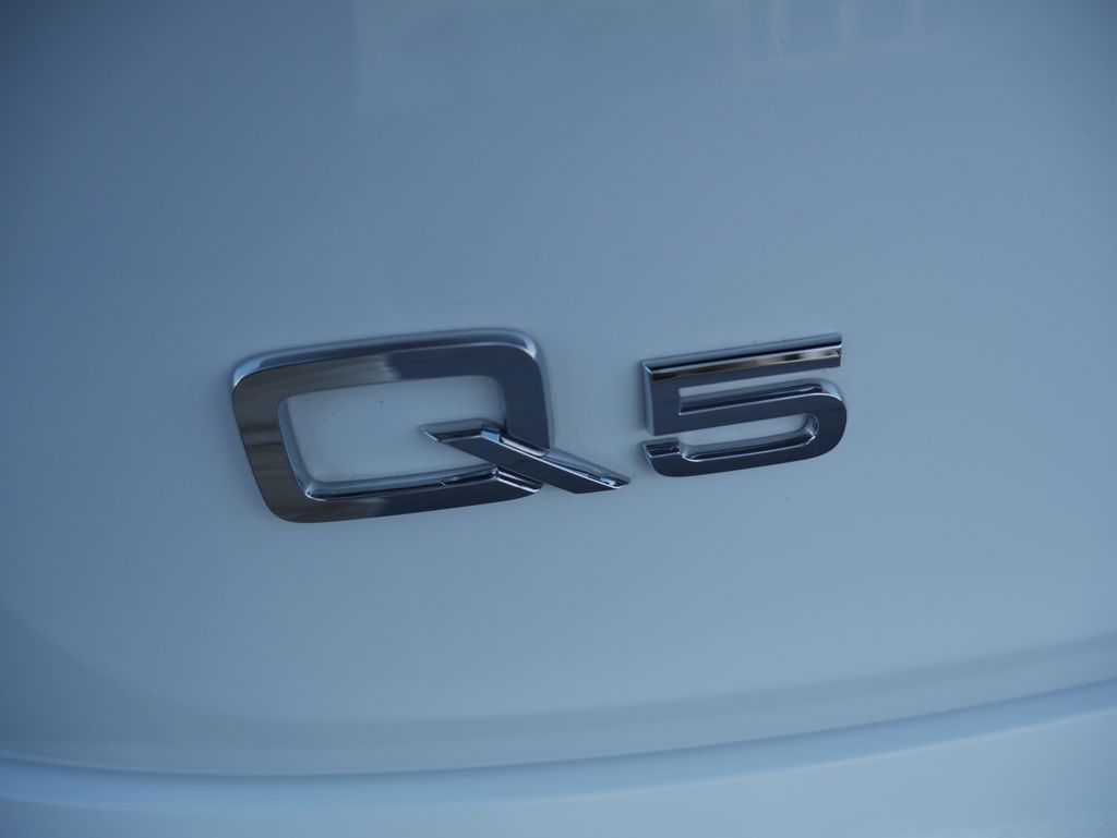 Thumbnail: 2023 Audi Q5 - 9