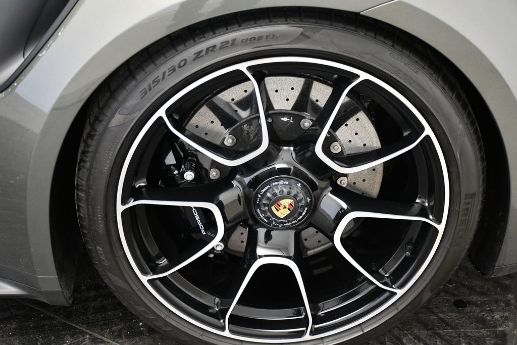 Thumbnail: 2022 Porsche 911 - 16