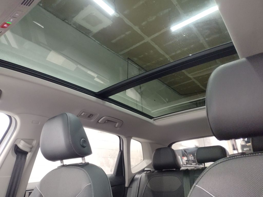 2025 Volkswagen Taos 1.5T SE Black