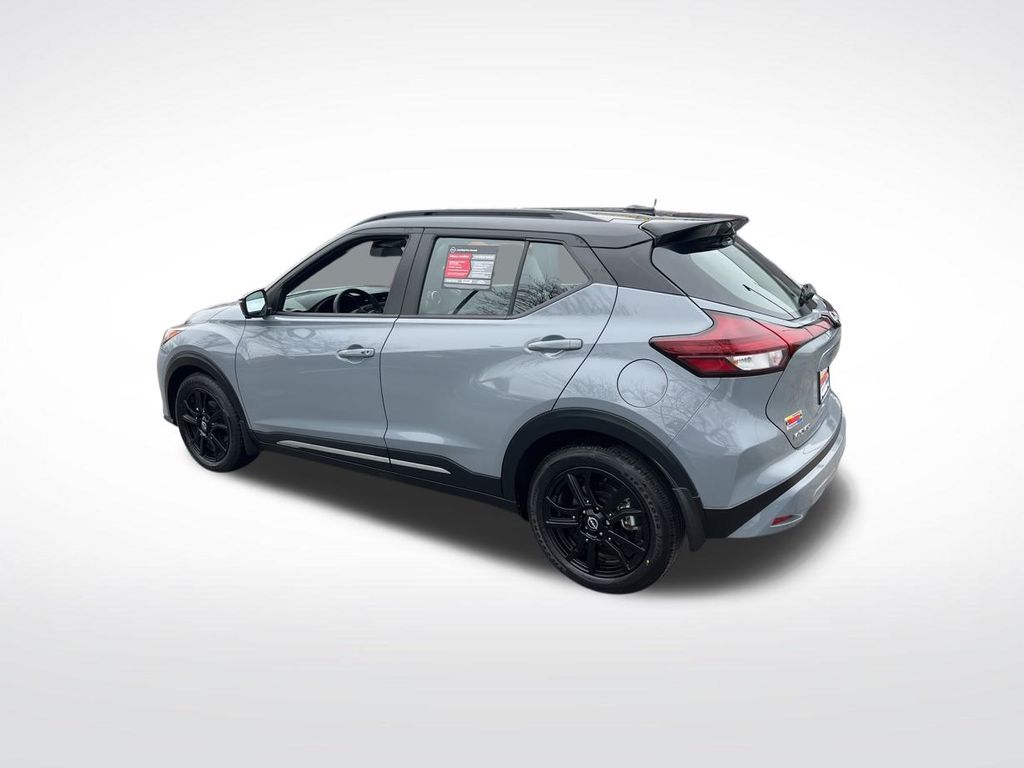 2024 Nissan Kicks SR photo
