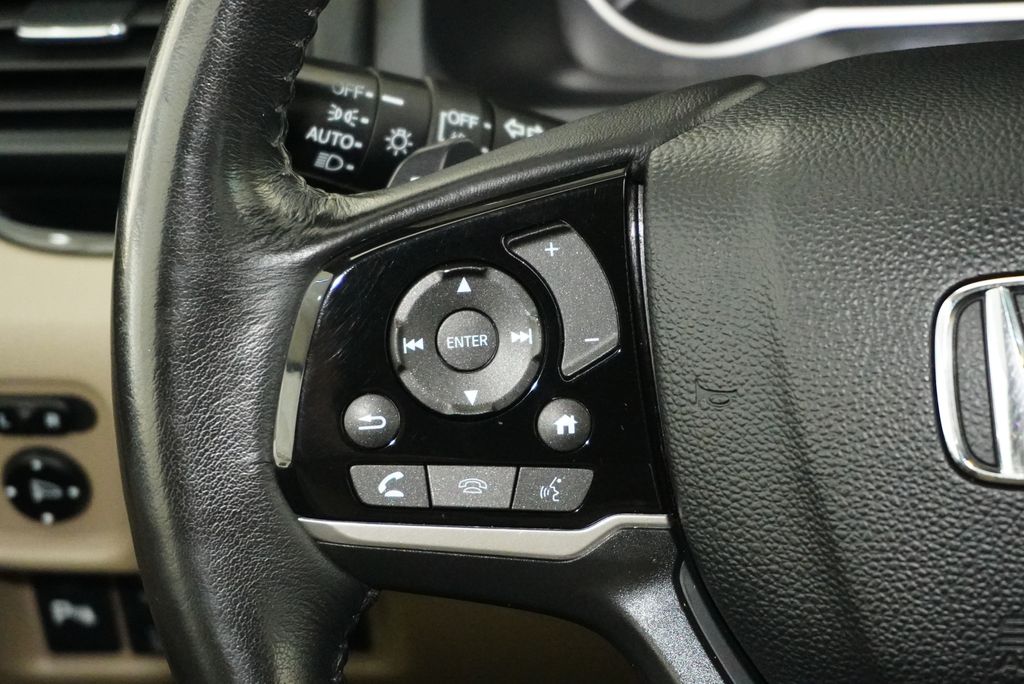 Used Car 2020 Honda Pilot  Touring For Sale Under $25,000 In Weatherford, Texas