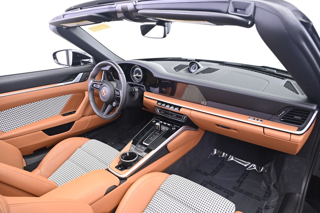 Thumbnail: 2024 Porsche 911 - 21