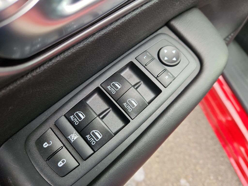 2026 Chrysler Pacifica Select - Photo 11