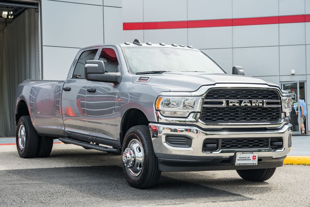 Billet Silver Metallic Clearcoat 2024 RAM 3500 Pickup Truck Four-Wheel Drive 6-Speed Automatic