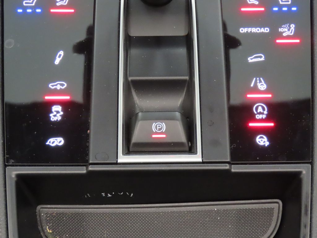 Thumbnail: 2024 Porsche Macan - 28