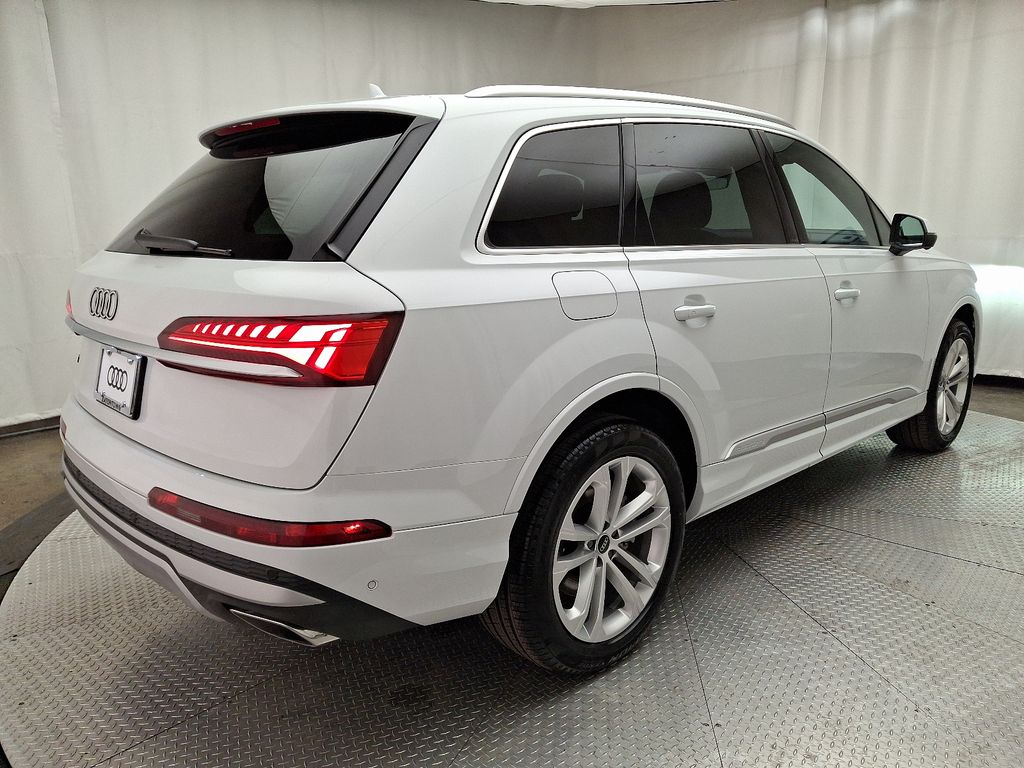 2025 Audi Q7  3