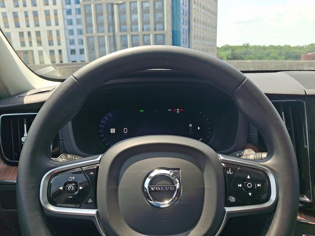 Thumbnail: 2023 Volvo XC60 - 24