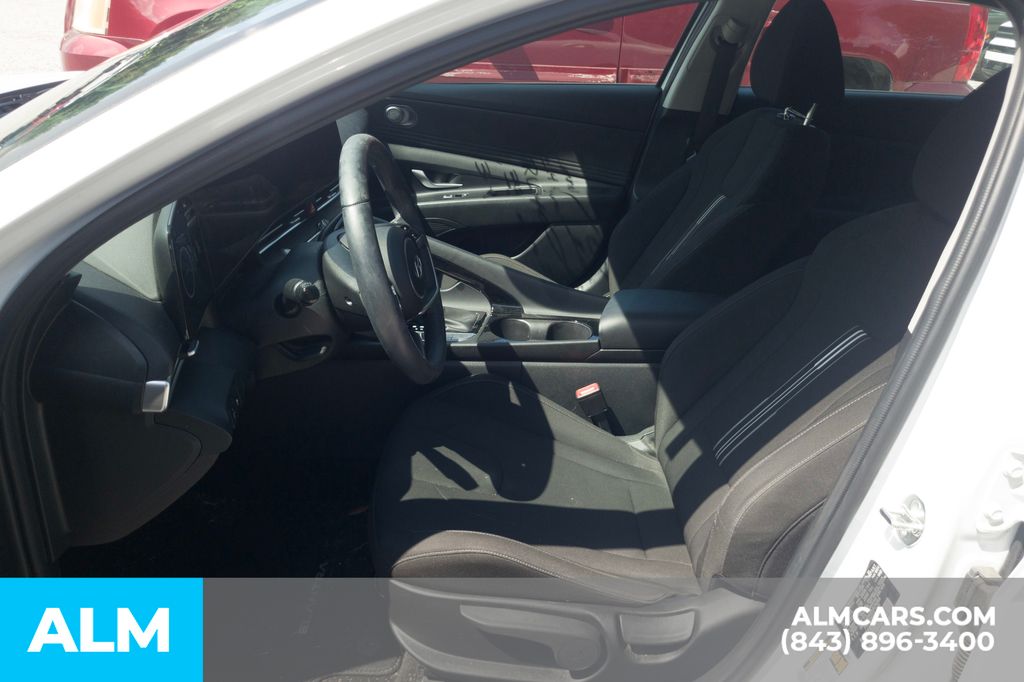 Used 2024 White Hyundai SEL image 6