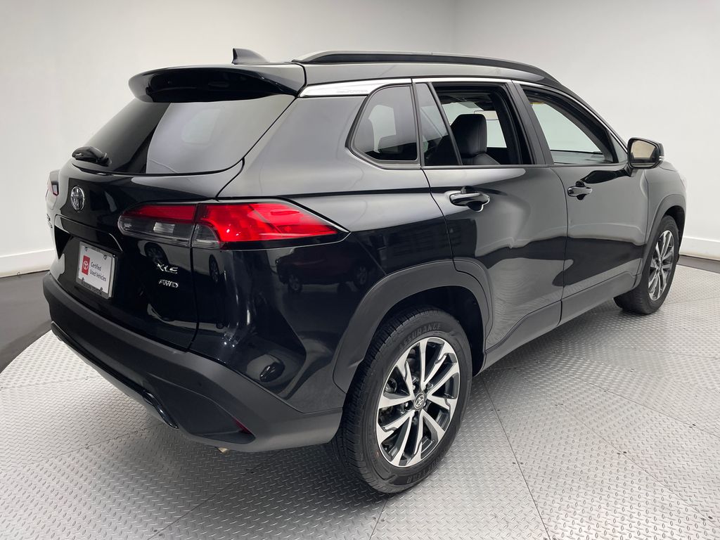 2023 Toyota Corolla Cross XLE 5