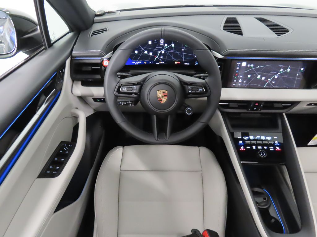 Thumbnail: 2025 Porsche Macan - 17