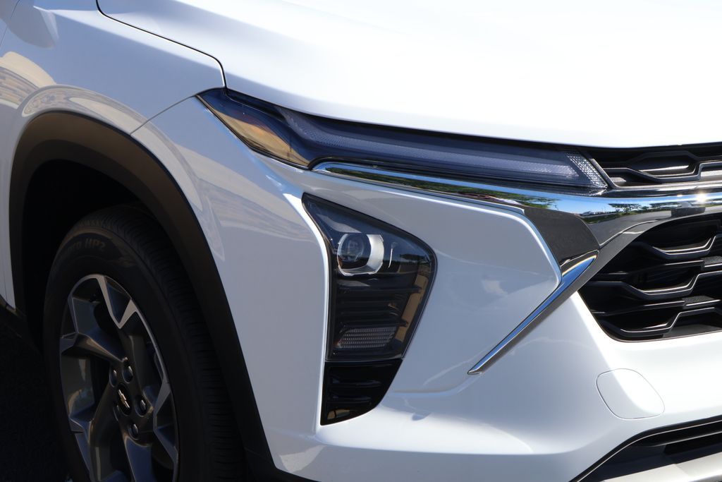 Thumbnail: 2026 Chevrolet Trax - 3