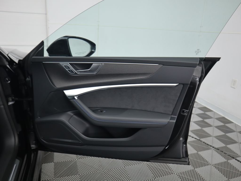 Thumbnail: 2025 Audi RS 7 - 27