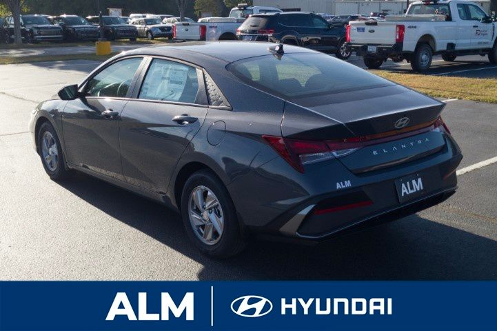 2025 Hyundai Elantra SE photo 8