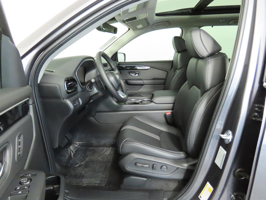 2025 Honda Pilot Touring 19