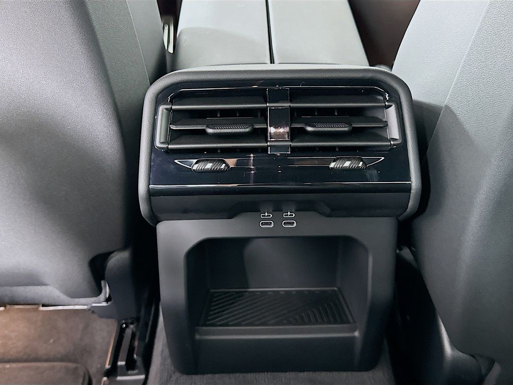 Thumbnail: 2026 BMW 5 Series - 18