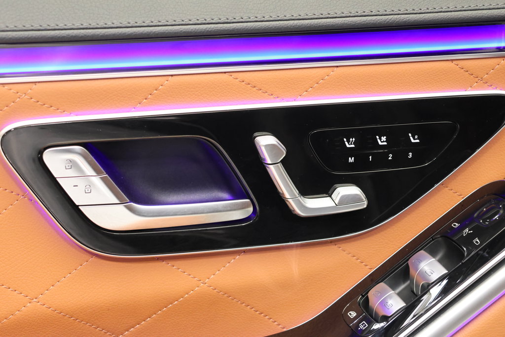 Thumbnail: 2023 Mercedes-Benz S-Class - 32