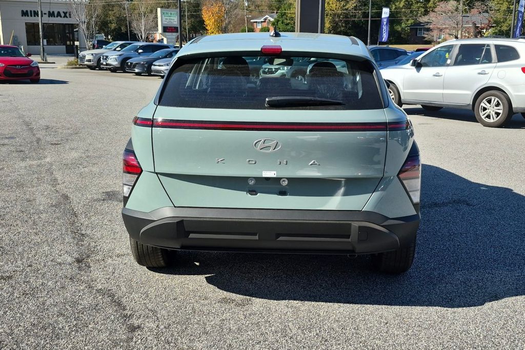 New 2027 Green Hyundai SE image 6