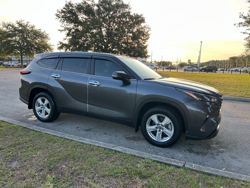 2024 Toyota Highlander LE 7