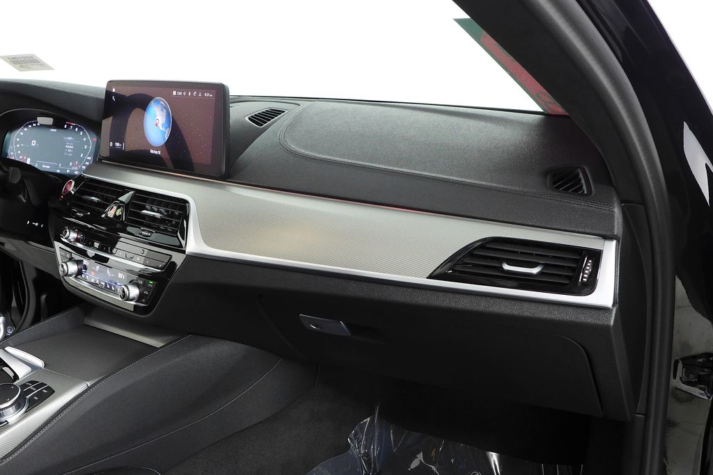 Thumbnail: 2023 BMW M5 - 14