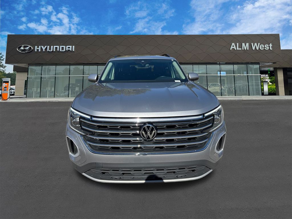 Used 2025 Silver Volkswagen 2.0T SE w/Technology image 2