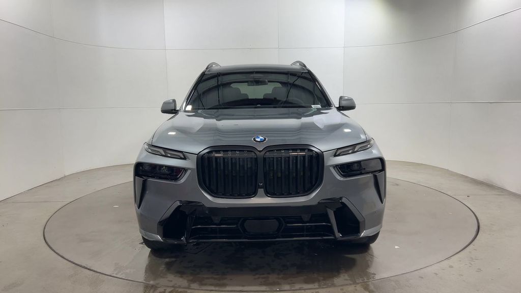 Thumbnail: 2026 BMW X7 - 3