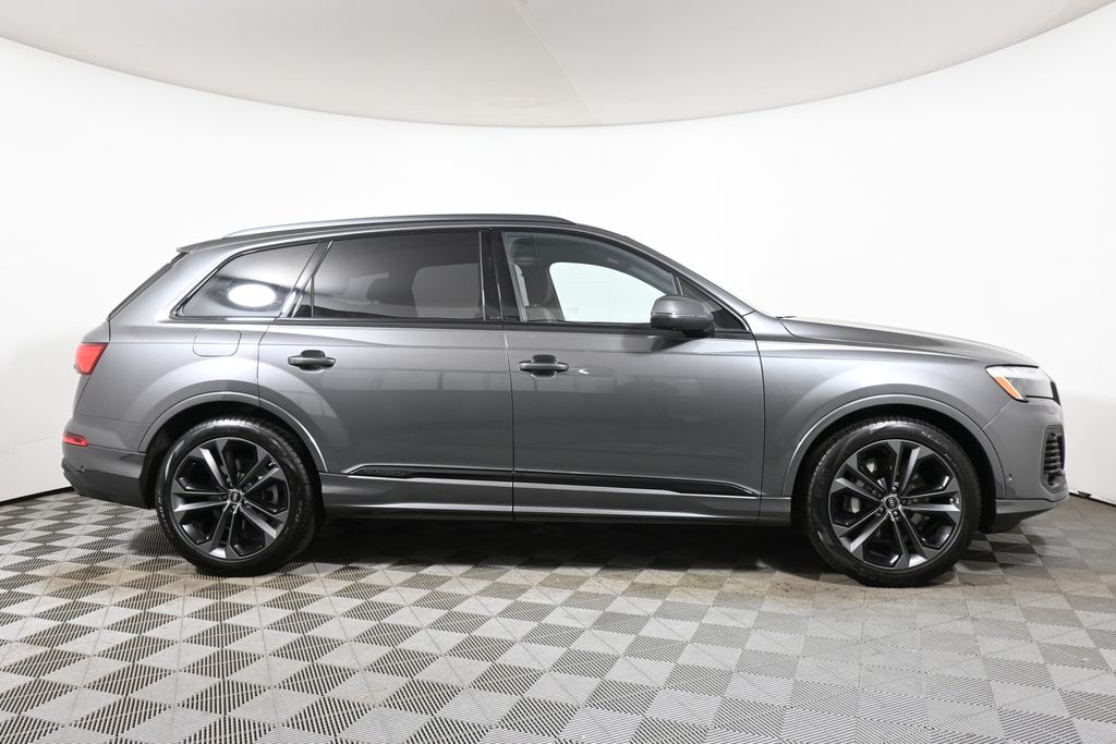 Thumbnail: 2025 Audi Q7 - 8