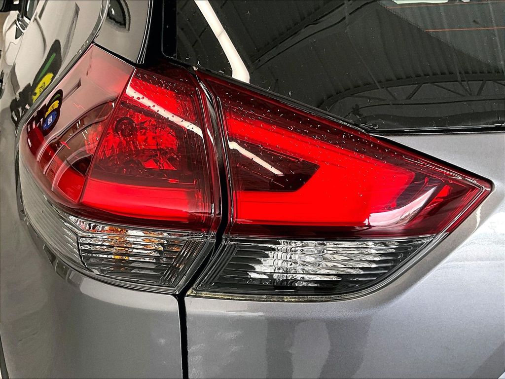 2019 Nissan Rogue — photo 31