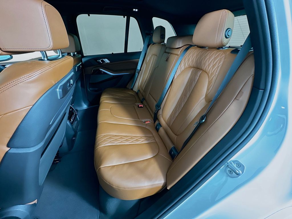 Thumbnail: 2026 BMW X5 - 17