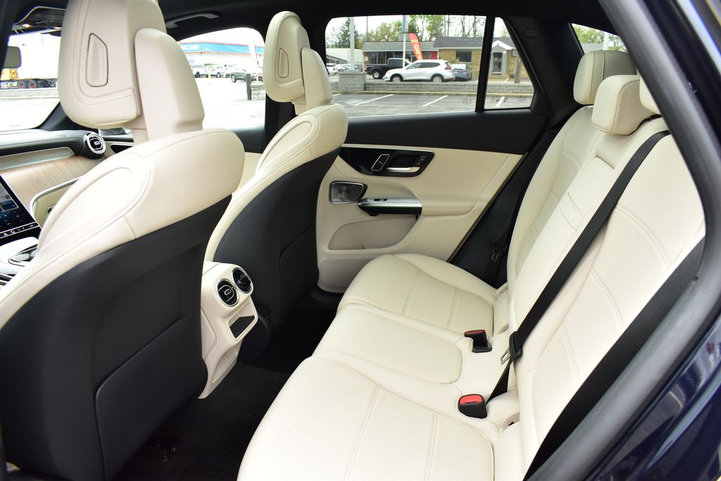 2023 Mercedes-Benz GLC 300 30