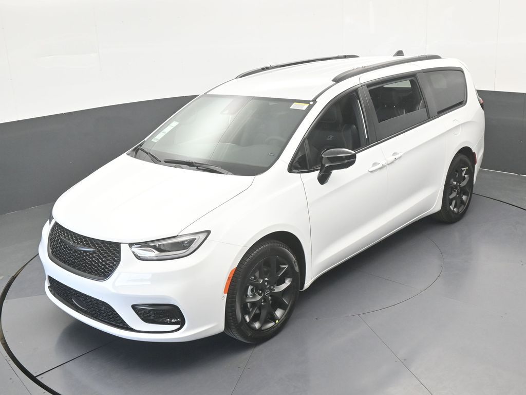 New 2026 Bright White Clearcoat Chrysler Select image 48