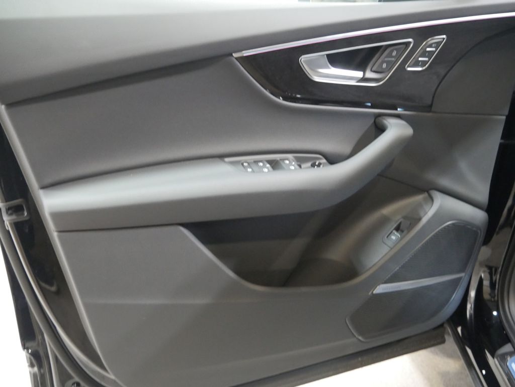 Thumbnail: 2026 Audi Q7 - 16