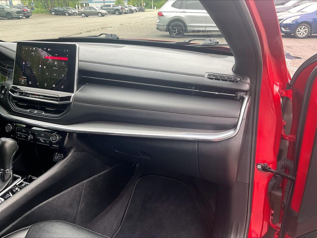 2023 Jeep Compass — photo 13