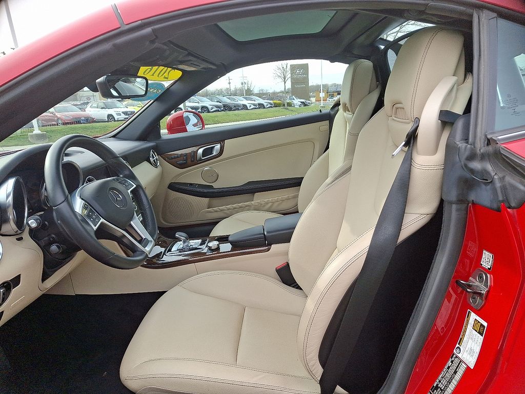 Thumbnail: 2016 Mercedes-Benz SLK - 12