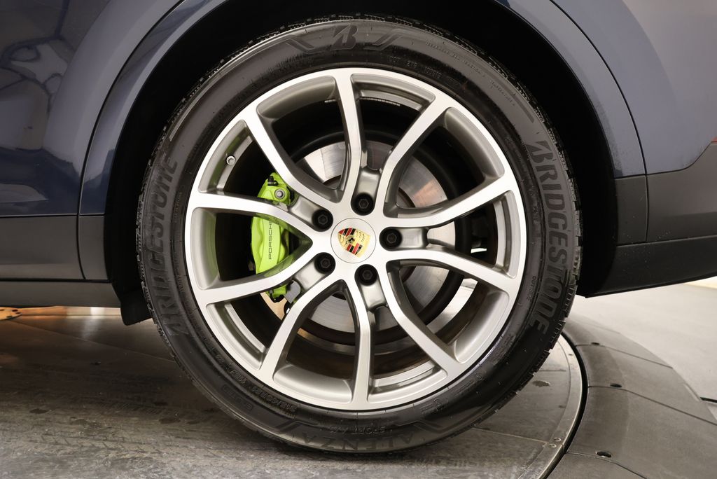 Thumbnail: 2024 Porsche Cayenne - 10