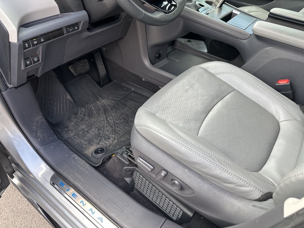 Used Car 2021 Toyota Sienna  For Sale Under $35,000 In Austin, Texas