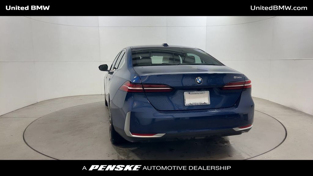 Thumbnail: 2024 BMW 5 Series - 7