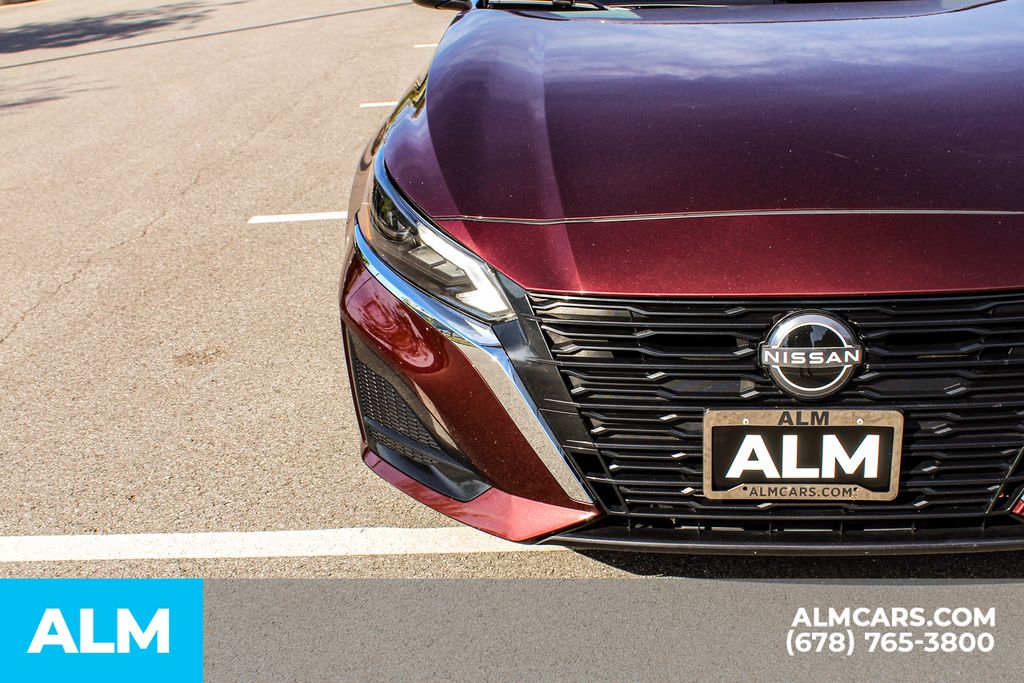Used 2025 Red Nissan 2.5 SV image 11