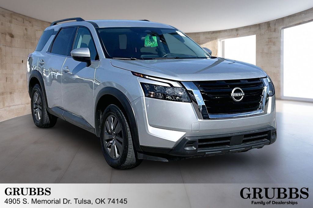 Brilliant Silver Metallic 2025 Nissan Pathfinder SUV / Crossover Front-Wheel Drive 9-Speed Automatic