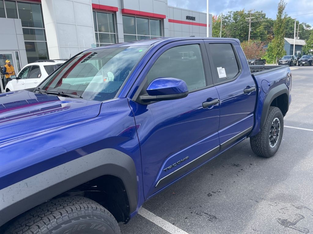 2025 Toyota Tacoma TRD Off-Road Double Cab photo 3