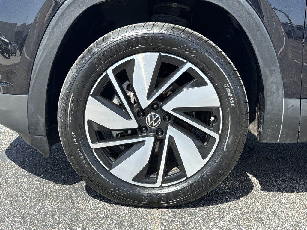 2024 Volkswagen Atlas 2.0T SE w/Technology Black at DeMontrond Auto Country