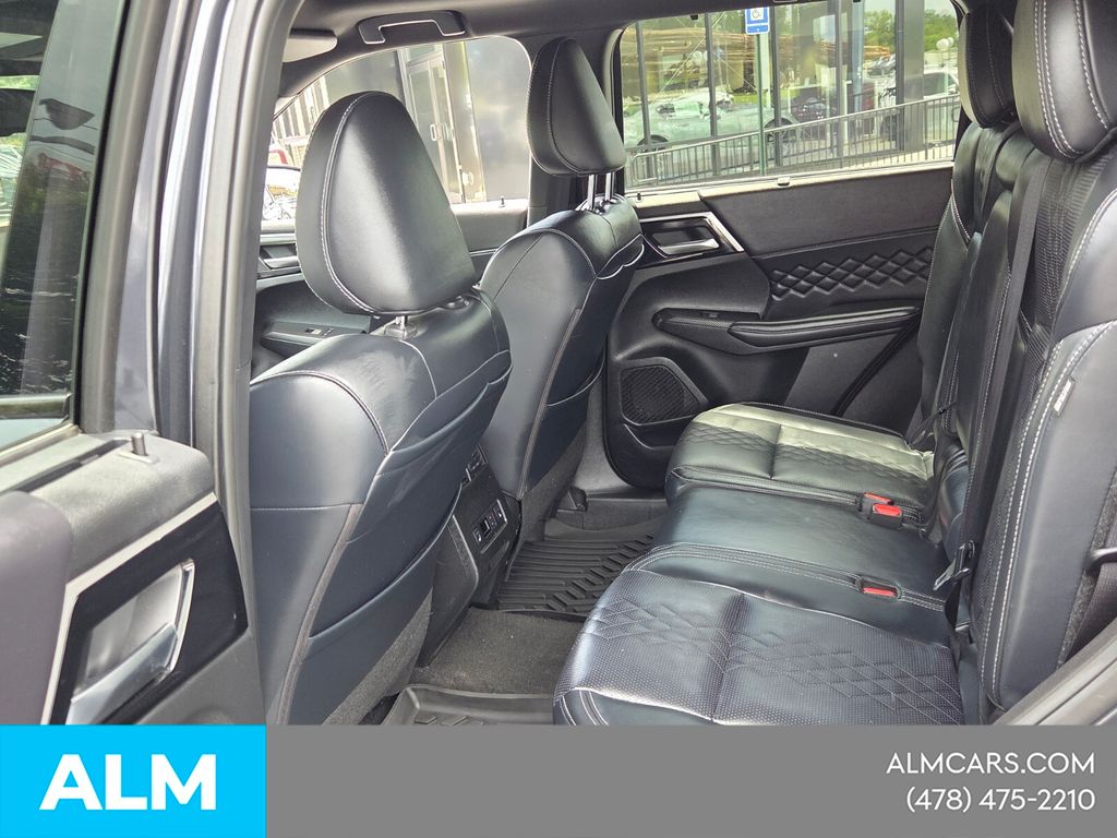 Used 2024  Mitsubishi SEL image 8