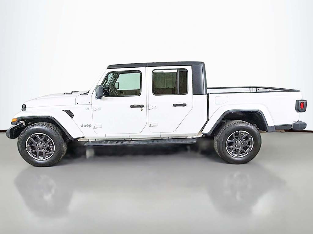 Used 2023 White Jeep Overland image 13