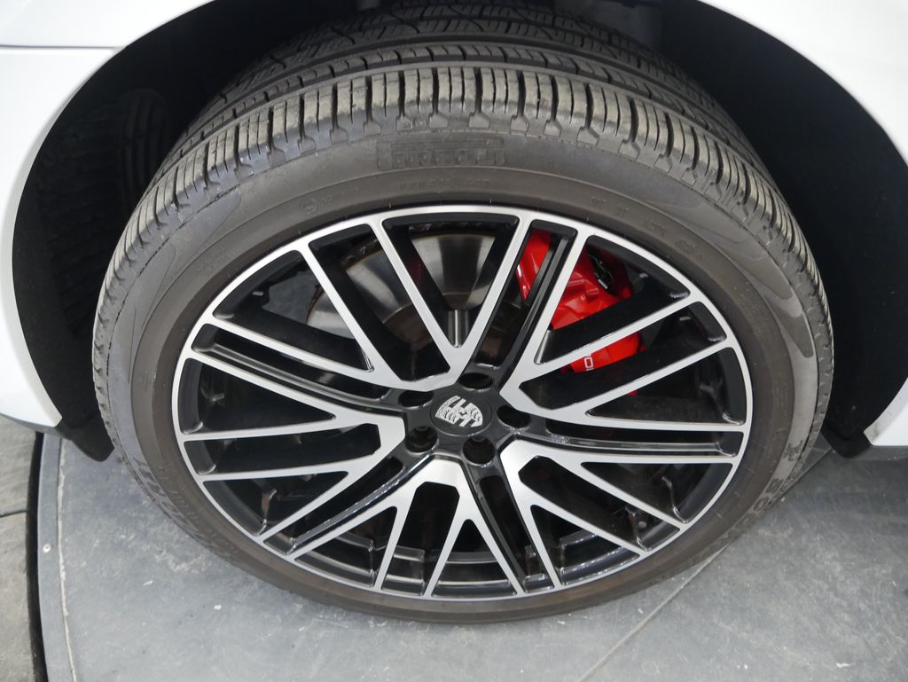 Thumbnail: 2023 Porsche Macan - 13