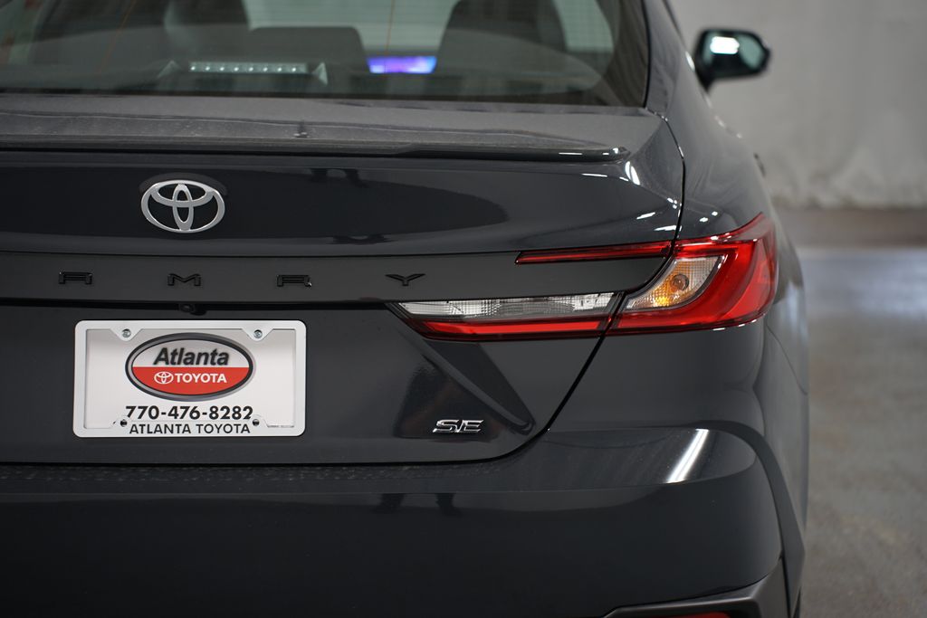 2025 Toyota Camry SE 10