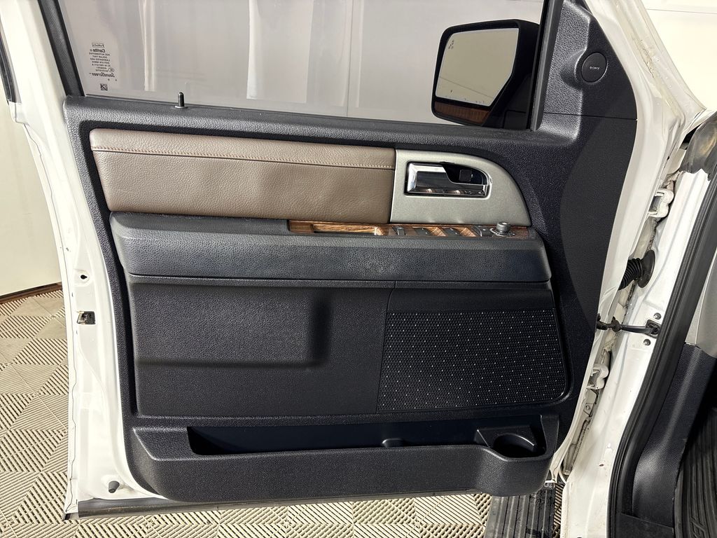 Used 2016 White Ford King Ranch image 27